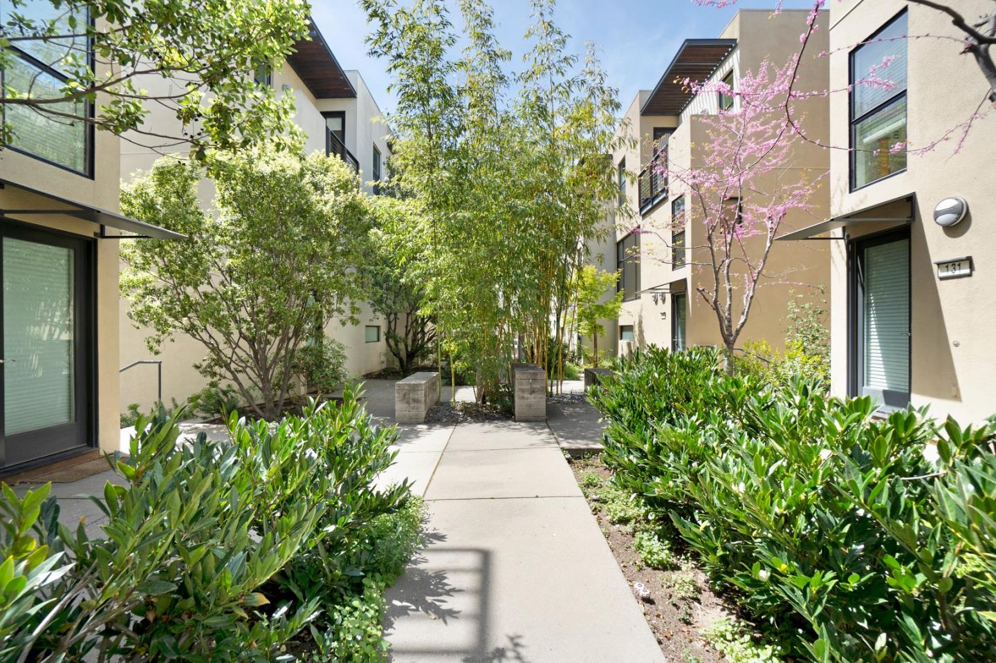 Detail Gallery Image 8 of 38 For 153 City Limits Cir, Emeryville,  CA 94608 - 2 Beds | 2/1 Baths