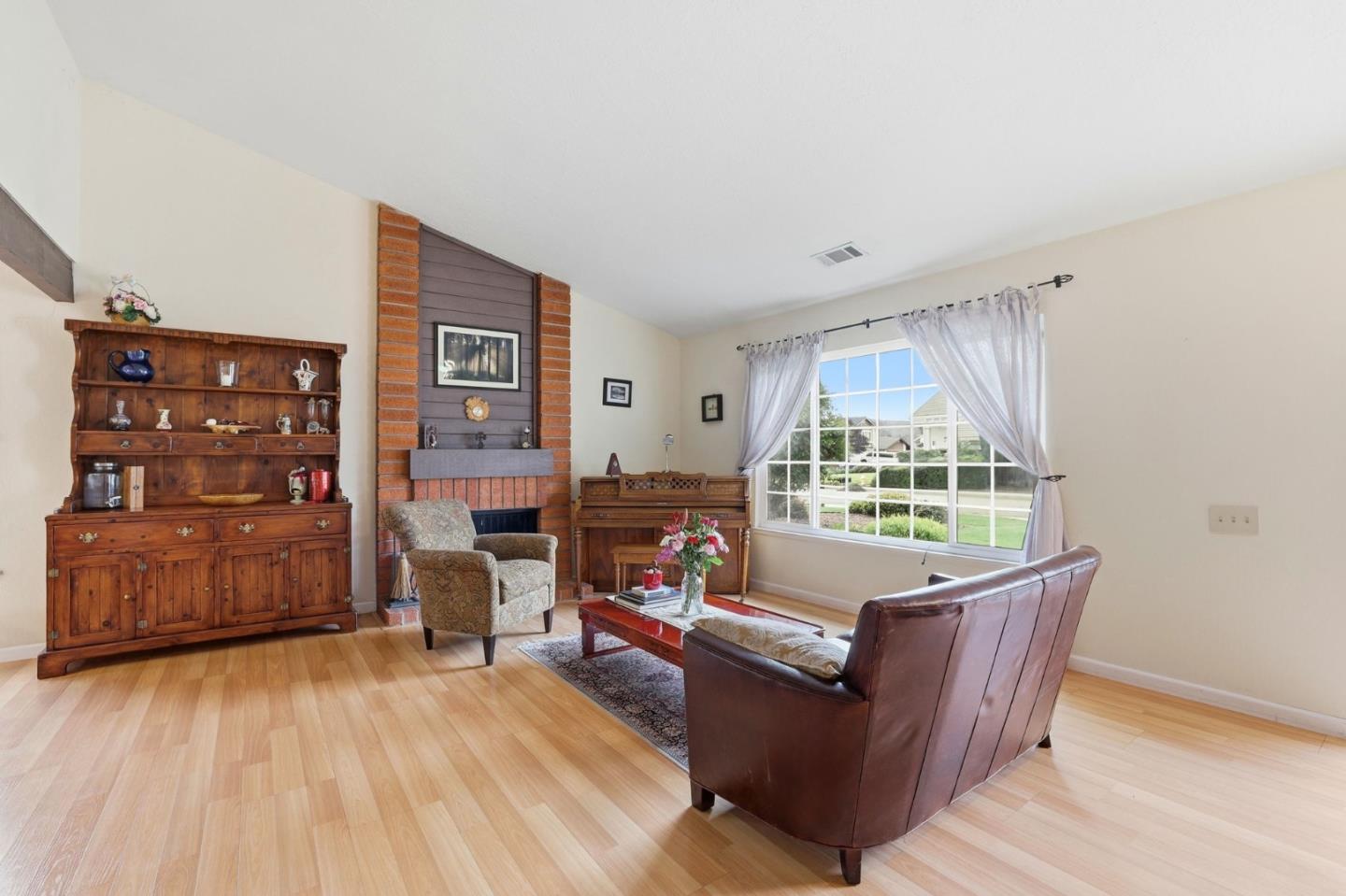 Detail Gallery Image 7 of 37 For 148 Red River Way, San Jose,  CA 95136 - 4 Beds | 2 Baths