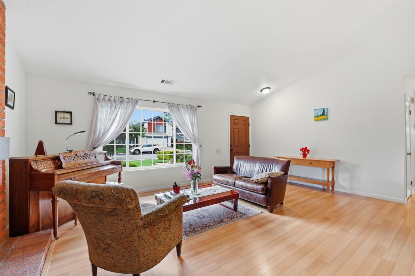 Detail Gallery Image 8 of 37 For 148 Red River Way, San Jose,  CA 95136 - 4 Beds | 2 Baths