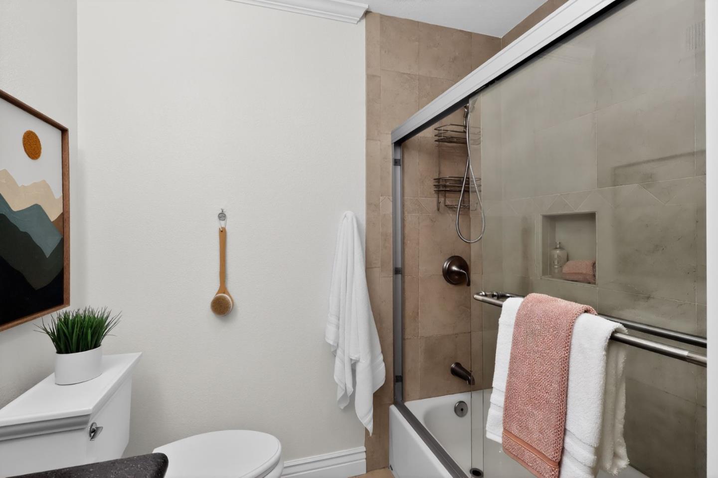 Detail Gallery Image 16 of 29 For 1402 Almanor Ct, San Jose,  CA 95132 - 3 Beds | 2 Baths