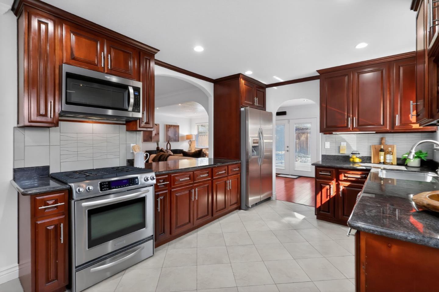 Detail Gallery Image 9 of 29 For 1402 Almanor Ct, San Jose,  CA 95132 - 3 Beds | 2 Baths