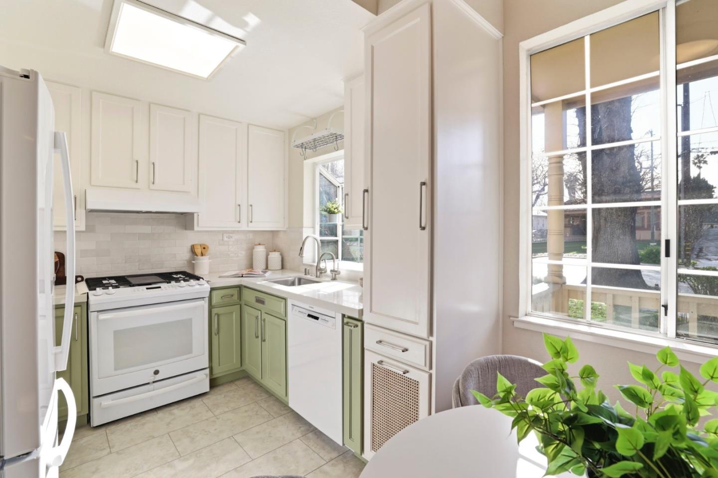 Detail Gallery Image 14 of 45 For 558 N 3rd St, San Jose,  CA 95112 - 2 Beds | 2 Baths