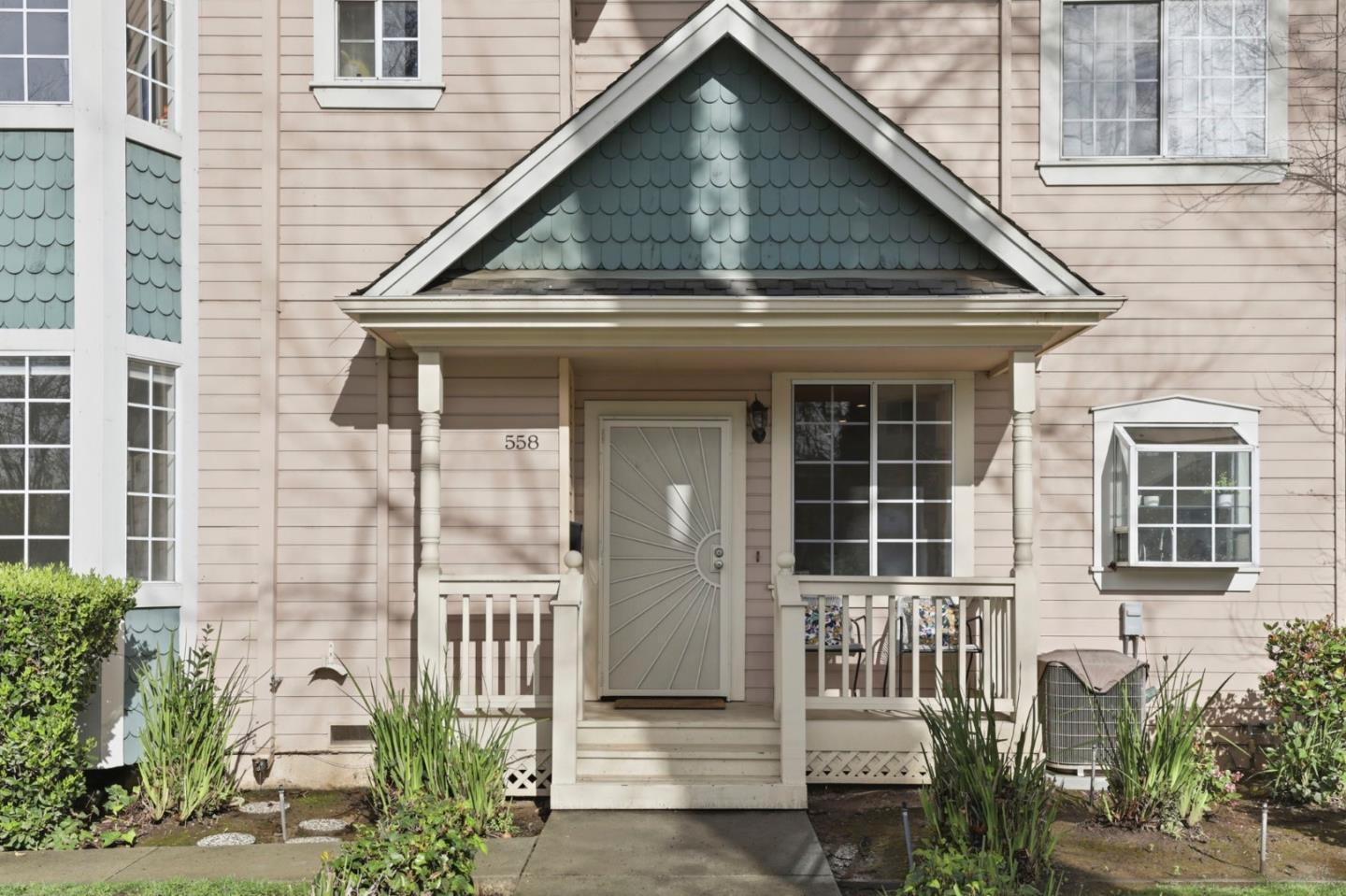 Detail Gallery Image 4 of 45 For 558 N 3rd St, San Jose,  CA 95112 - 2 Beds | 2 Baths