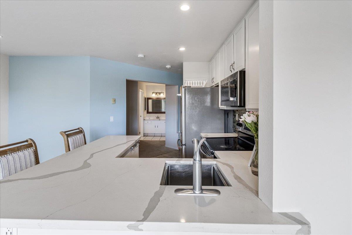Detail Gallery Image 12 of 24 For 125 Surf Way #335,  Monterey,  CA 93940 - 1 Beds | 1 Baths