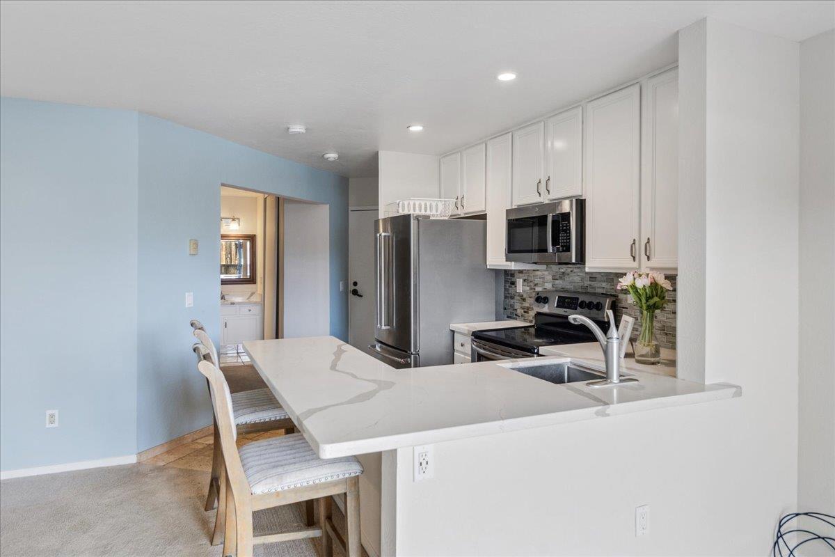 Detail Gallery Image 13 of 24 For 125 Surf Way #335,  Monterey,  CA 93940 - 1 Beds | 1 Baths