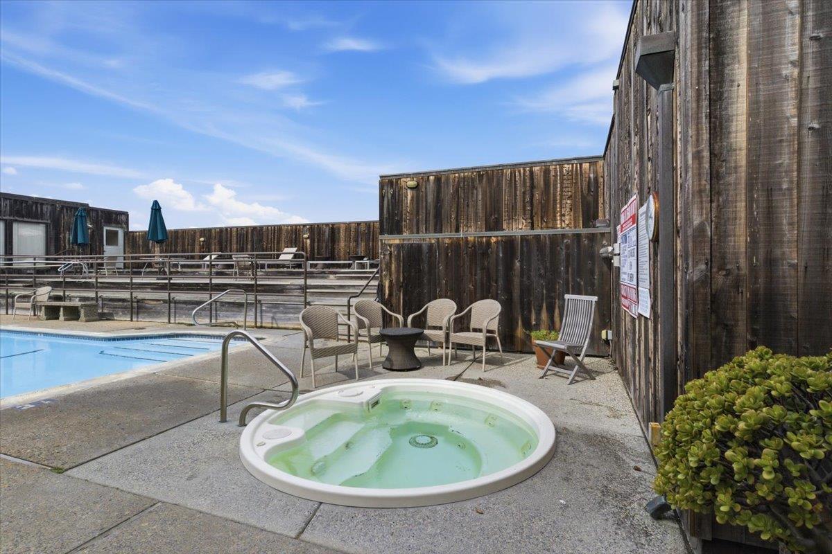 Detail Gallery Image 22 of 24 For 125 Surf Way #335,  Monterey,  CA 93940 - 1 Beds | 1 Baths