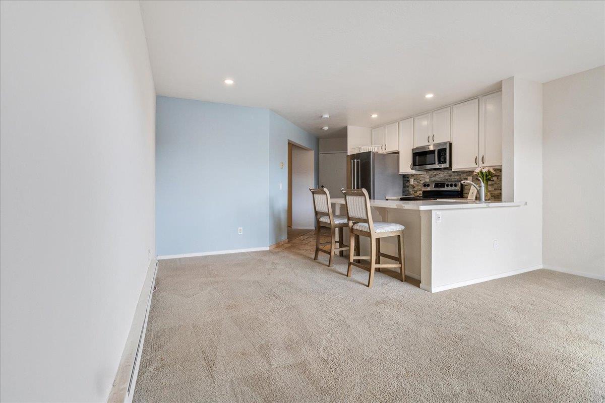 Detail Gallery Image 8 of 24 For 125 Surf Way #335,  Monterey,  CA 93940 - 1 Beds | 1 Baths