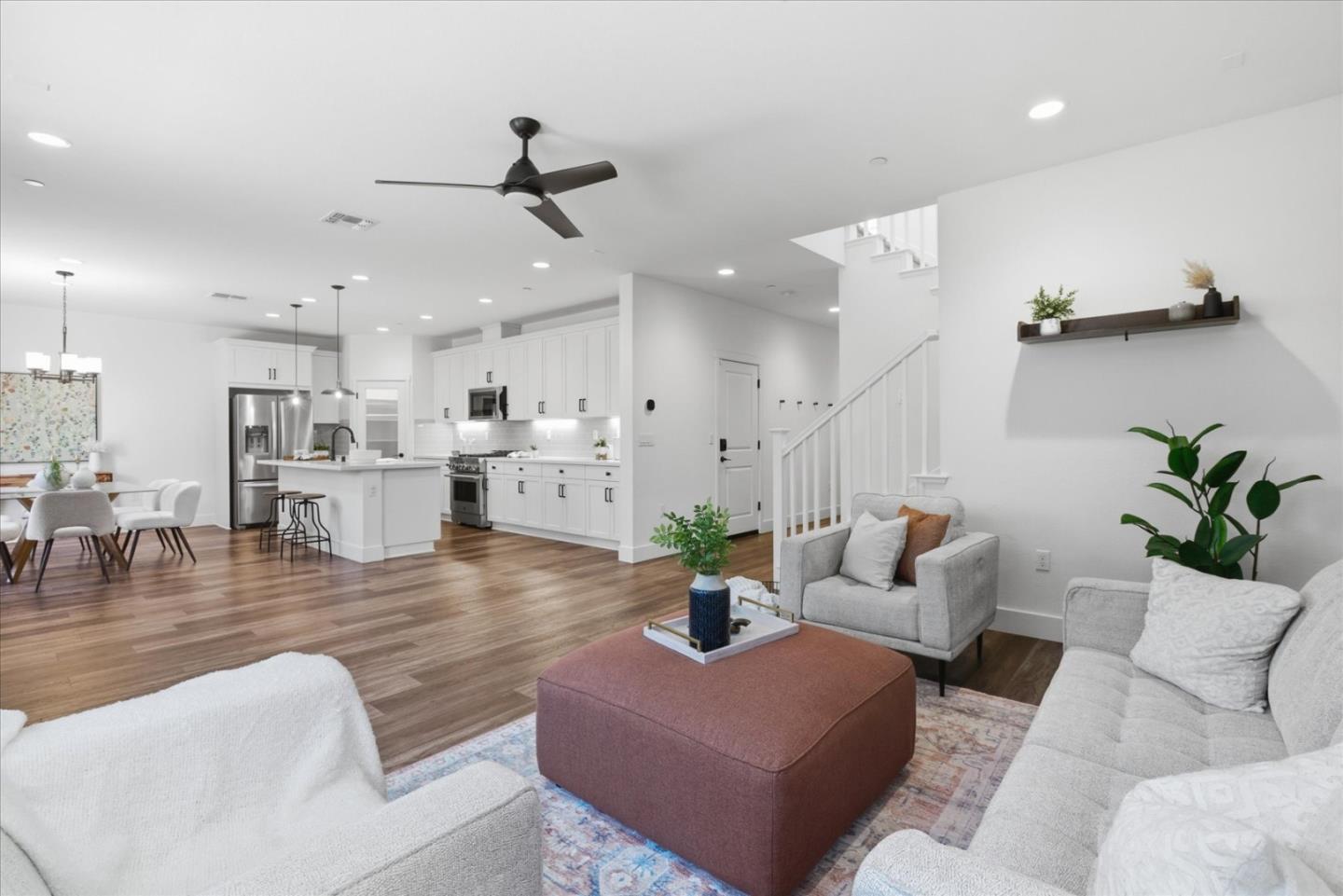 Detail Gallery Image 10 of 53 For 211 Arabian Ln, Hollister,  CA 95023 - 5 Beds | 3 Baths