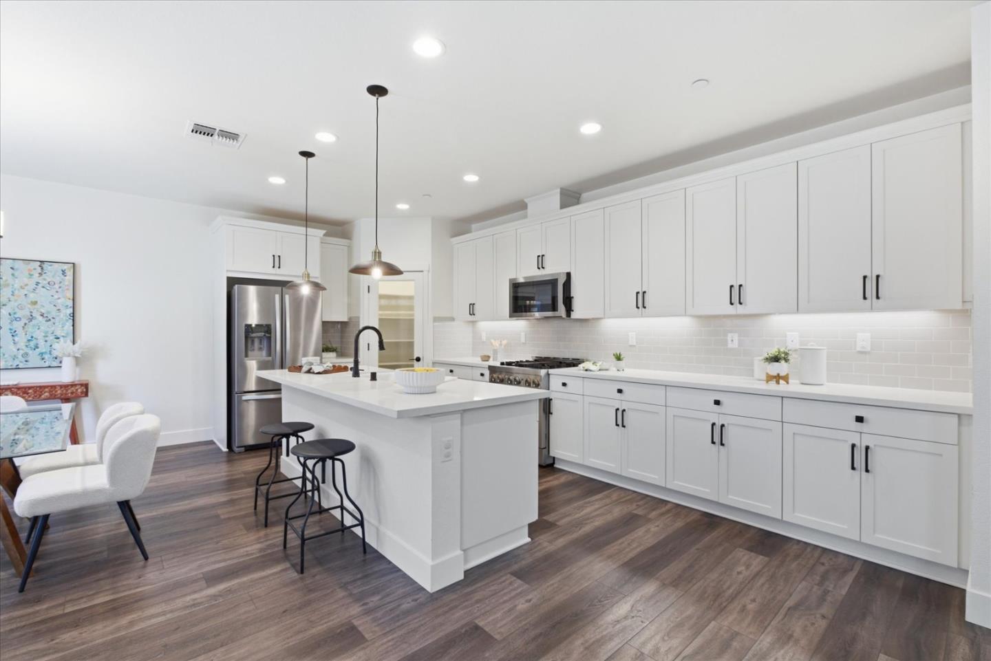 Detail Gallery Image 11 of 53 For 211 Arabian Ln, Hollister,  CA 95023 - 5 Beds | 3 Baths