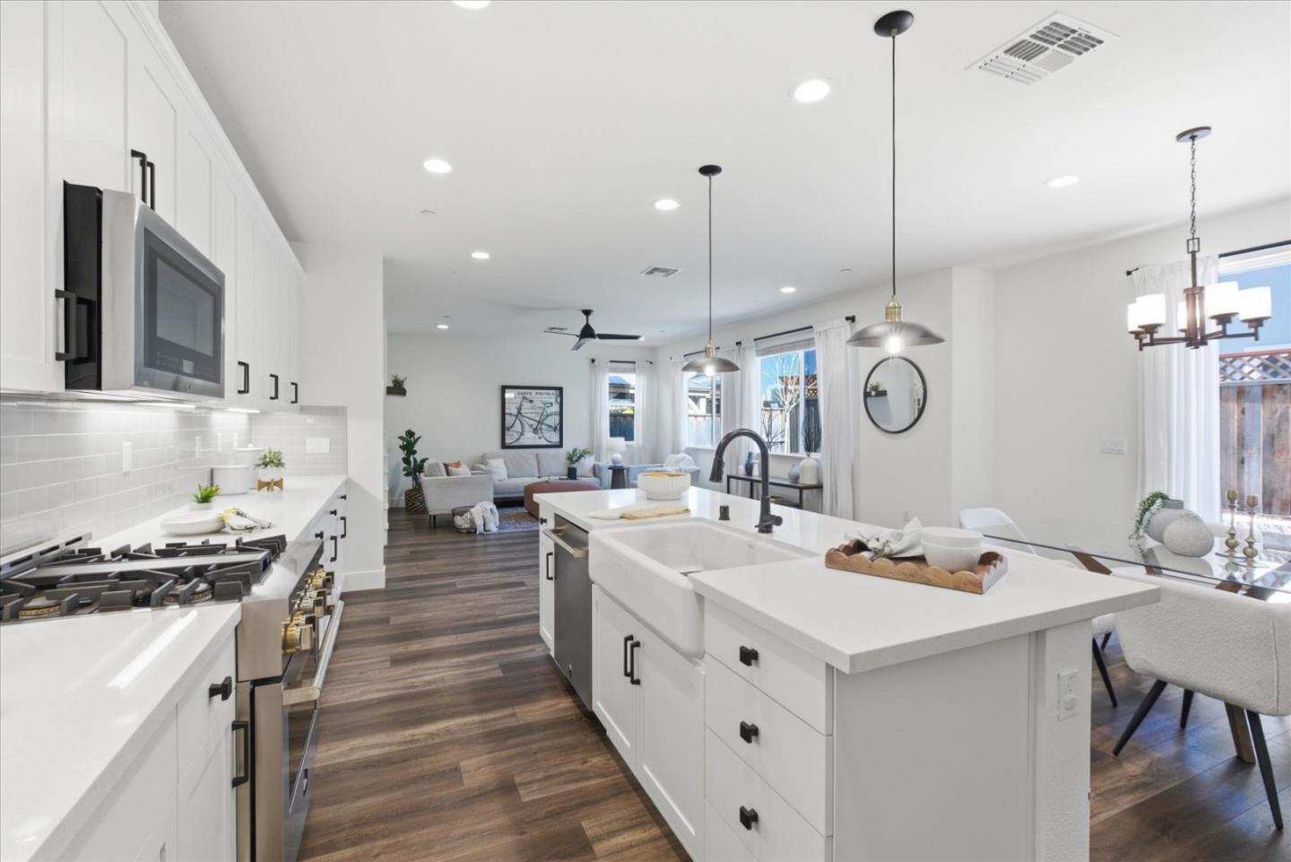 Detail Gallery Image 14 of 53 For 211 Arabian Ln, Hollister,  CA 95023 - 5 Beds | 3 Baths