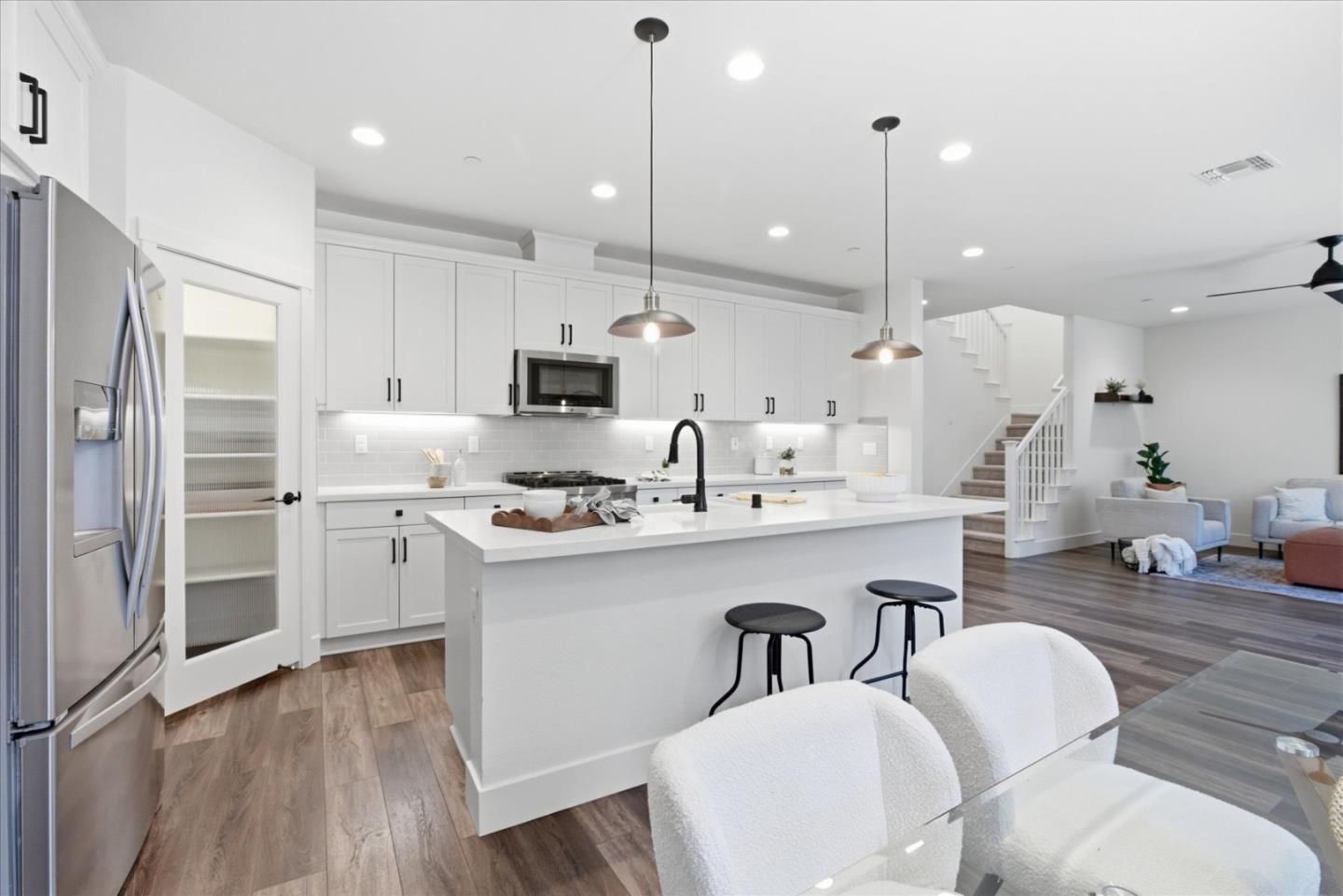 Detail Gallery Image 16 of 53 For 211 Arabian Ln, Hollister,  CA 95023 - 5 Beds | 3 Baths