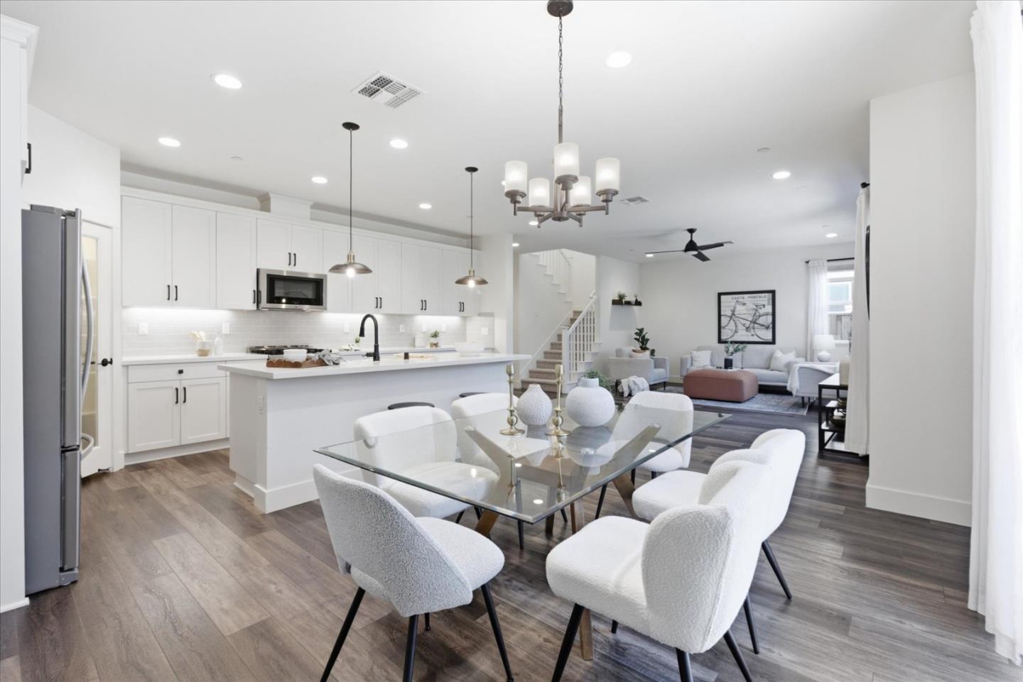 Detail Gallery Image 17 of 53 For 211 Arabian Ln, Hollister,  CA 95023 - 5 Beds | 3 Baths