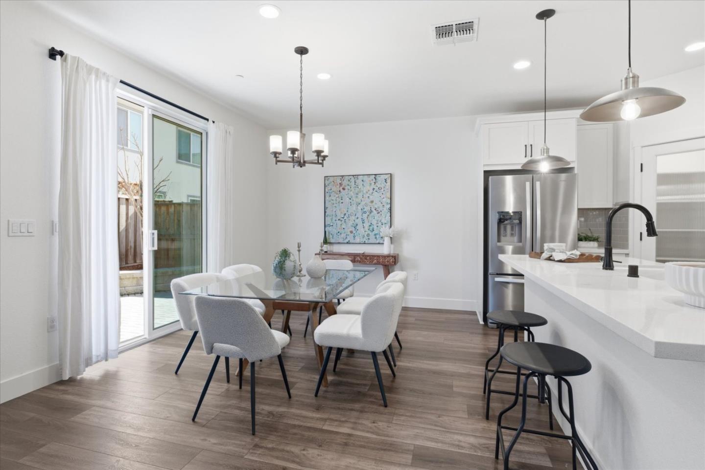 Detail Gallery Image 18 of 53 For 211 Arabian Ln, Hollister,  CA 95023 - 5 Beds | 3 Baths