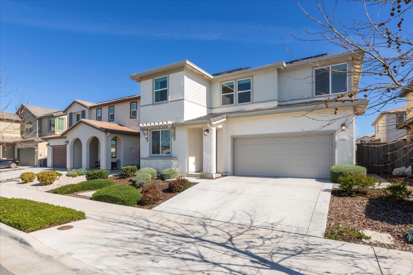 Detail Gallery Image 2 of 53 For 211 Arabian Ln, Hollister,  CA 95023 - 5 Beds | 3 Baths