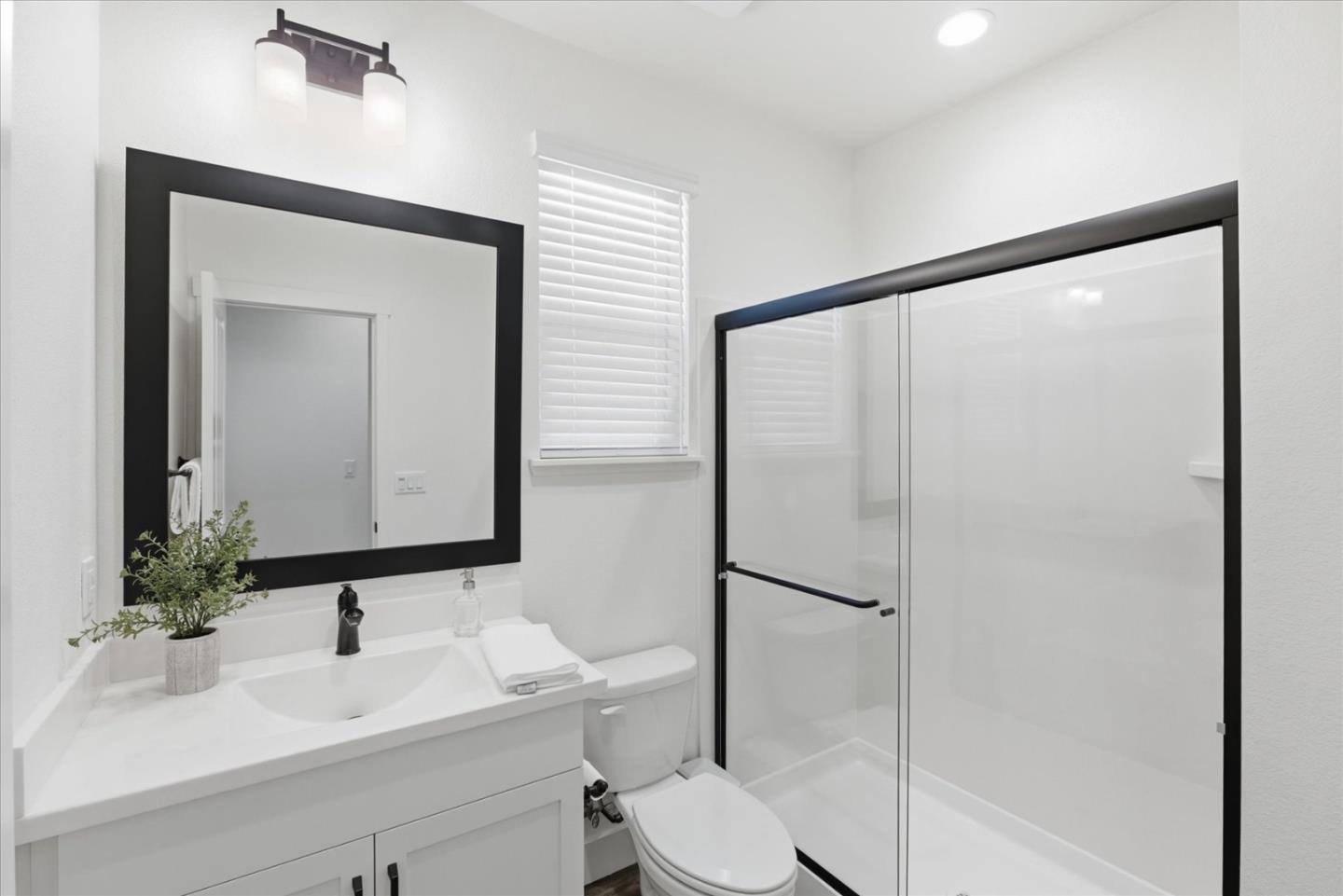 Detail Gallery Image 21 of 53 For 211 Arabian Ln, Hollister,  CA 95023 - 5 Beds | 3 Baths