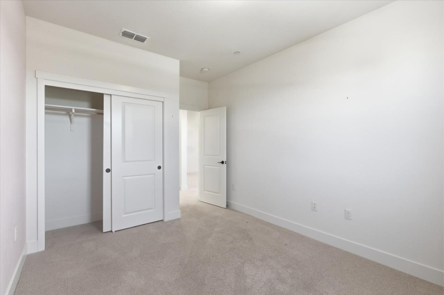 Detail Gallery Image 27 of 53 For 211 Arabian Ln, Hollister,  CA 95023 - 5 Beds | 3 Baths