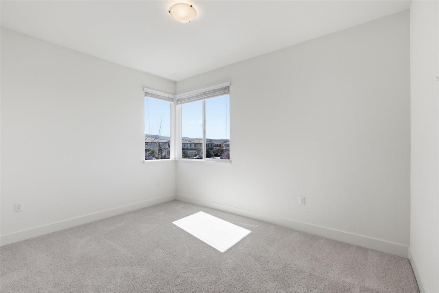 Detail Gallery Image 28 of 53 For 211 Arabian Ln, Hollister,  CA 95023 - 5 Beds | 3 Baths