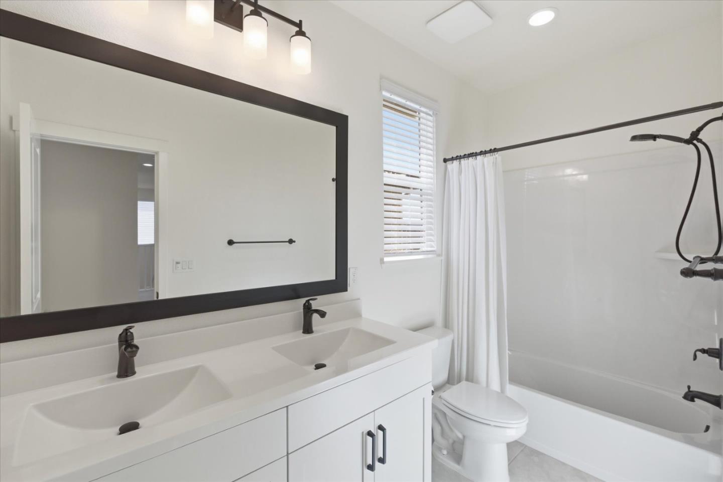 Detail Gallery Image 32 of 53 For 211 Arabian Ln, Hollister,  CA 95023 - 5 Beds | 3 Baths