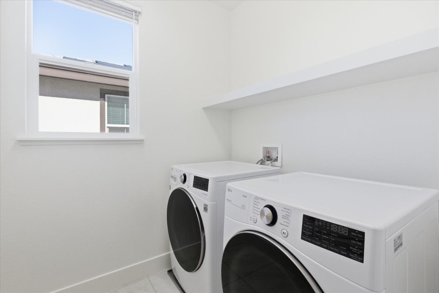 Detail Gallery Image 39 of 53 For 211 Arabian Ln, Hollister,  CA 95023 - 5 Beds | 3 Baths