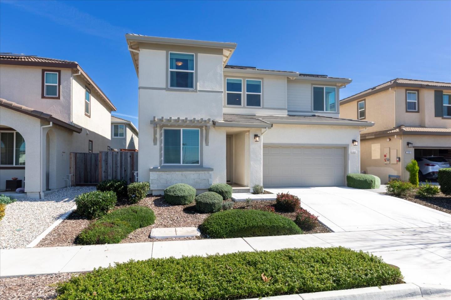 Detail Gallery Image 4 of 53 For 211 Arabian Ln, Hollister,  CA 95023 - 5 Beds | 3 Baths