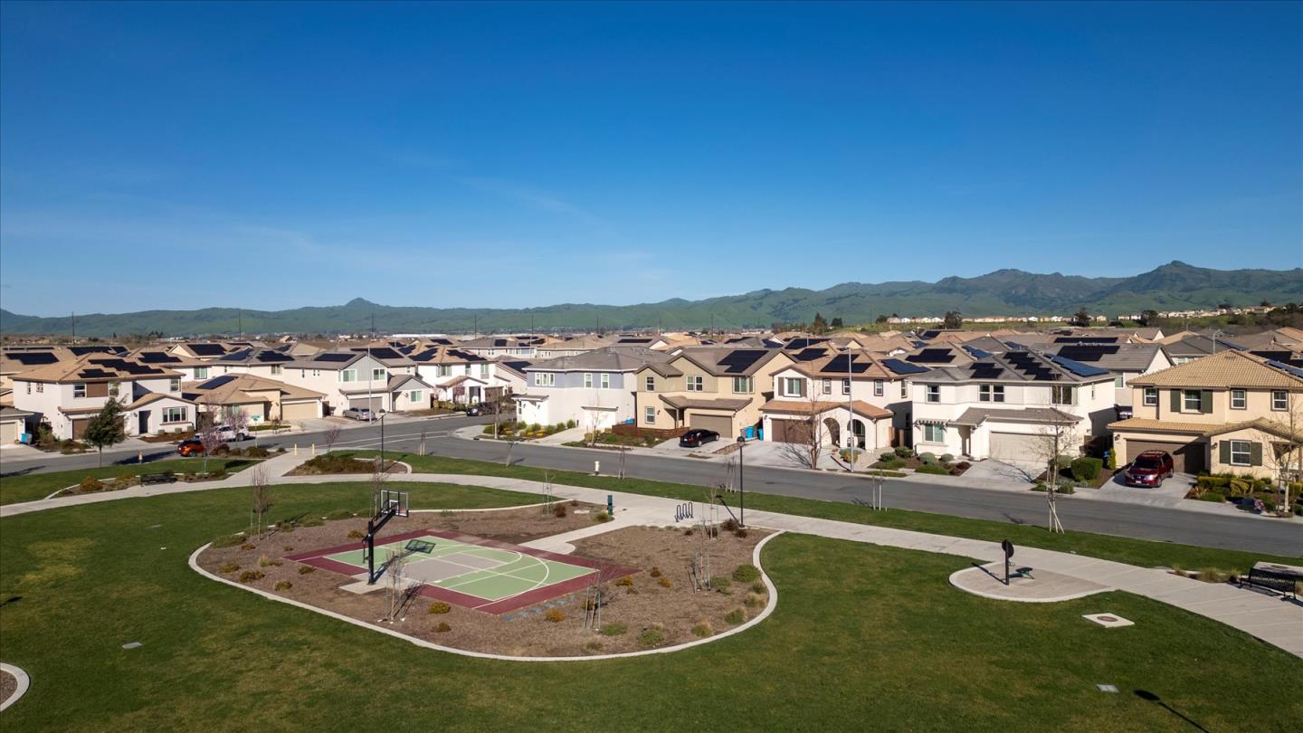 Detail Gallery Image 47 of 53 For 211 Arabian Ln, Hollister,  CA 95023 - 5 Beds | 3 Baths