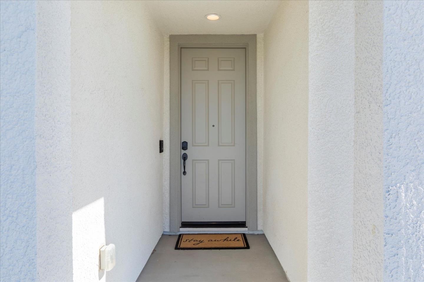 Detail Gallery Image 5 of 53 For 211 Arabian Ln, Hollister,  CA 95023 - 5 Beds | 3 Baths