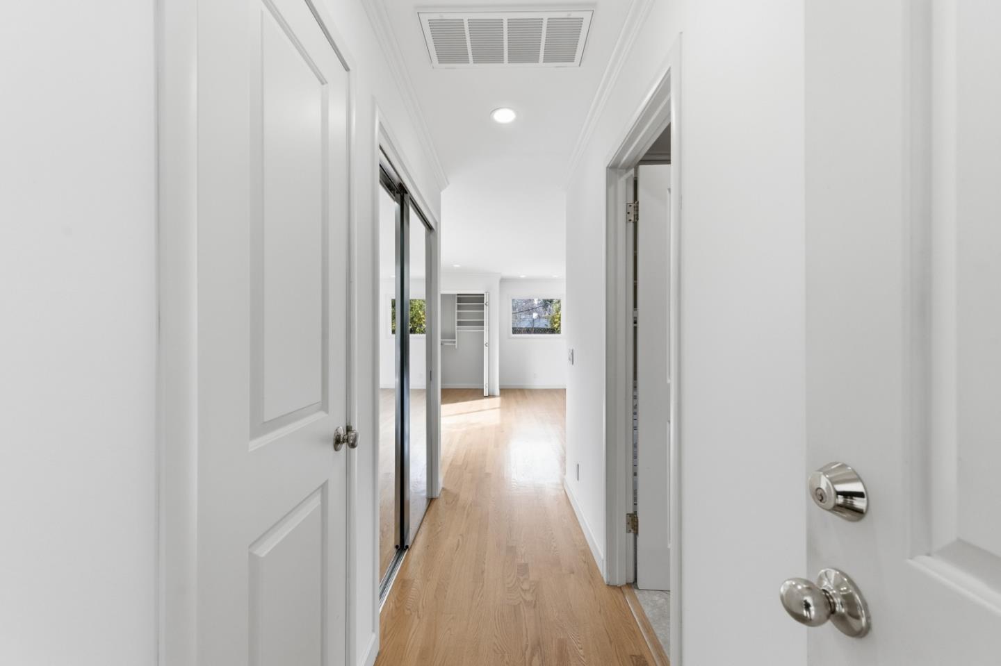 Detail Gallery Image 15 of 47 For 8 Patricia Pl, Menlo Park,  CA 94025 - 4 Beds | 2/1 Baths