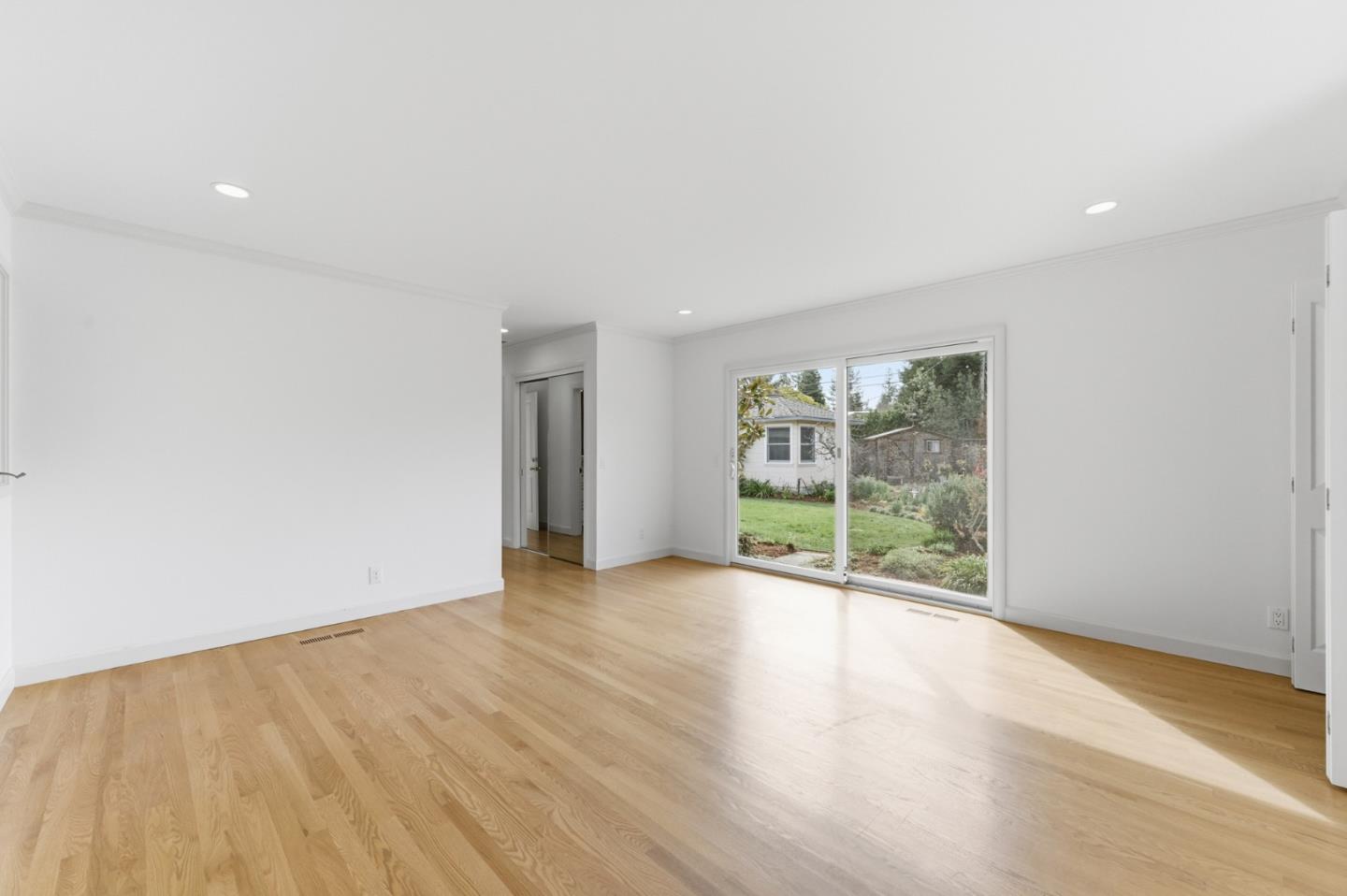 Detail Gallery Image 17 of 47 For 8 Patricia Pl, Menlo Park,  CA 94025 - 4 Beds | 2/1 Baths