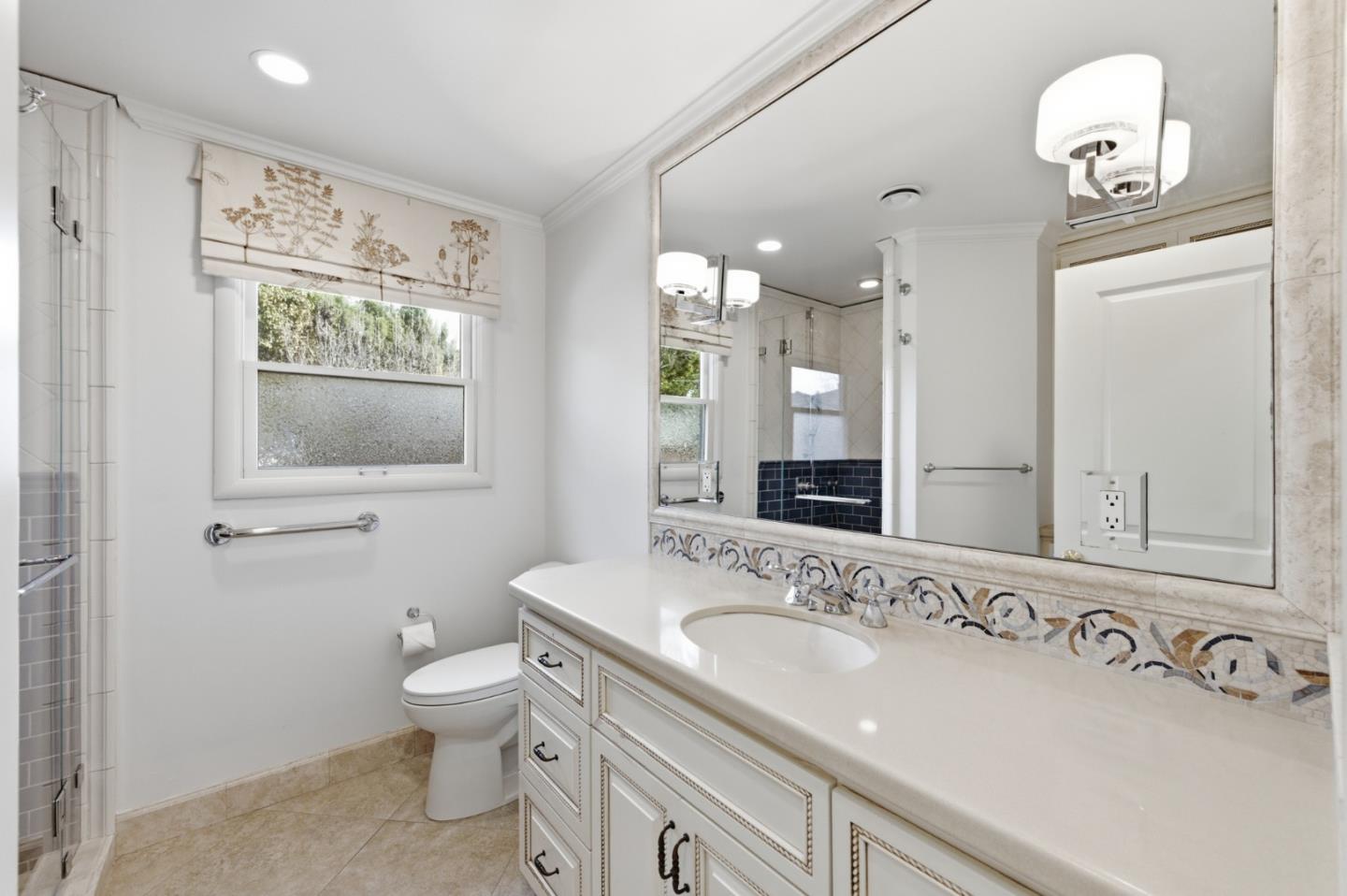 Detail Gallery Image 18 of 47 For 8 Patricia Pl, Menlo Park,  CA 94025 - 4 Beds | 2/1 Baths