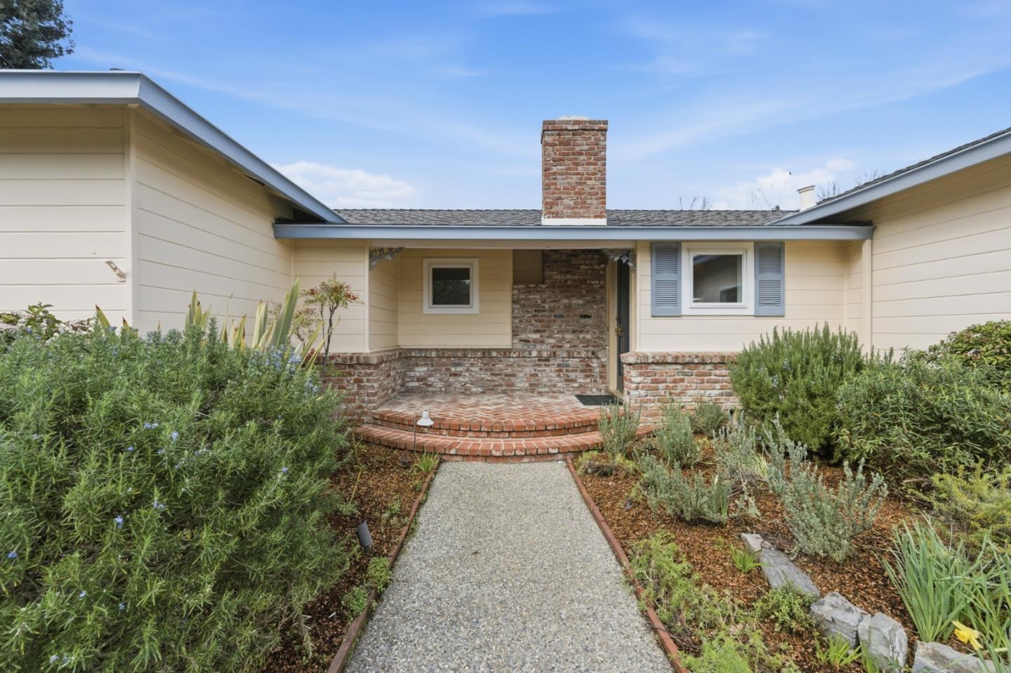 Detail Gallery Image 2 of 47 For 8 Patricia Pl, Menlo Park,  CA 94025 - 4 Beds | 2/1 Baths