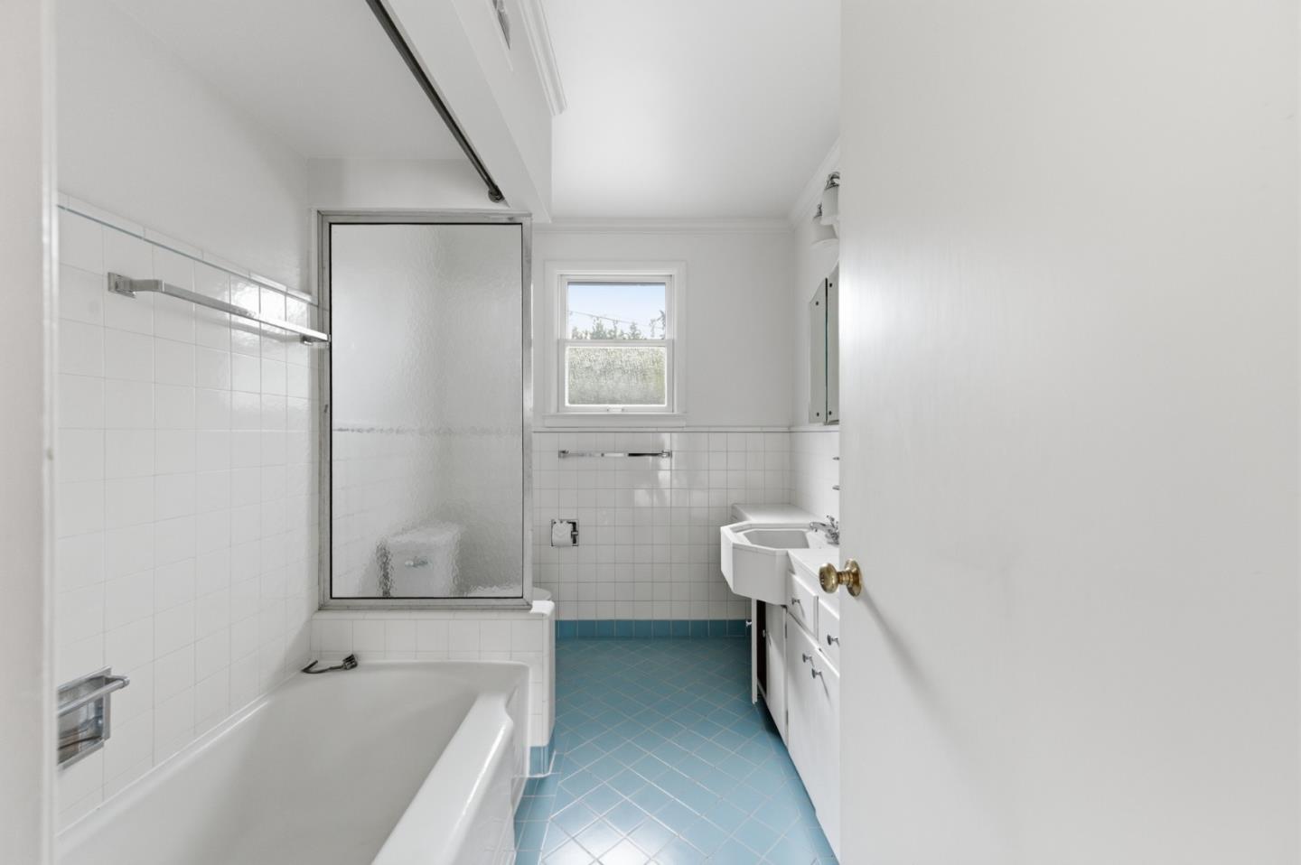 Detail Gallery Image 25 of 47 For 8 Patricia Pl, Menlo Park,  CA 94025 - 4 Beds | 2/1 Baths