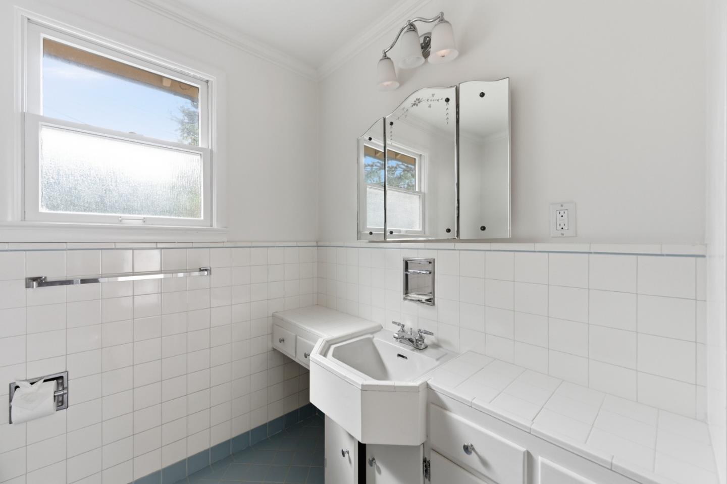 Detail Gallery Image 26 of 47 For 8 Patricia Pl, Menlo Park,  CA 94025 - 4 Beds | 2/1 Baths