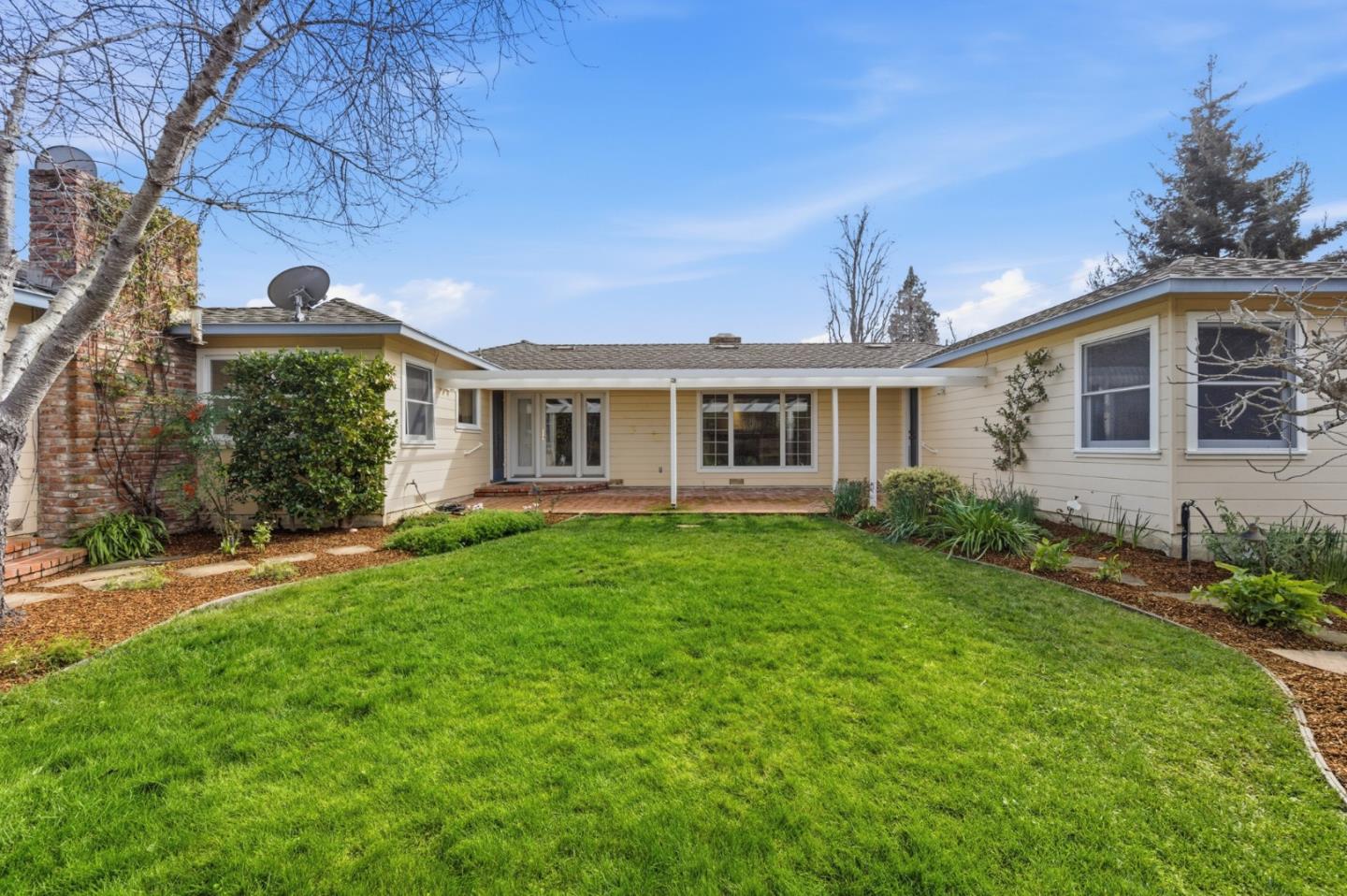 Detail Gallery Image 29 of 47 For 8 Patricia Pl, Menlo Park,  CA 94025 - 4 Beds | 2/1 Baths