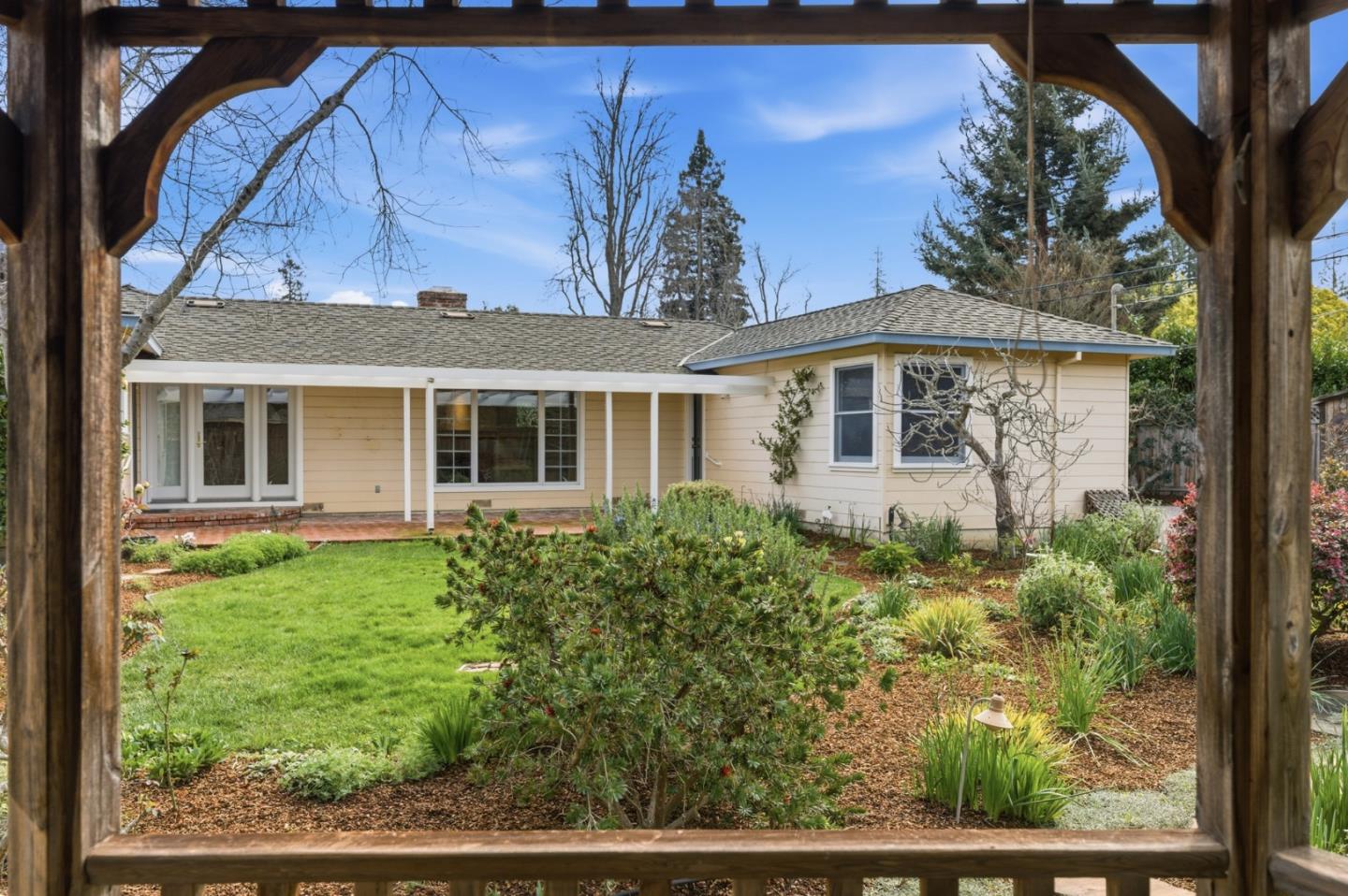 Detail Gallery Image 32 of 47 For 8 Patricia Pl, Menlo Park,  CA 94025 - 4 Beds | 2/1 Baths