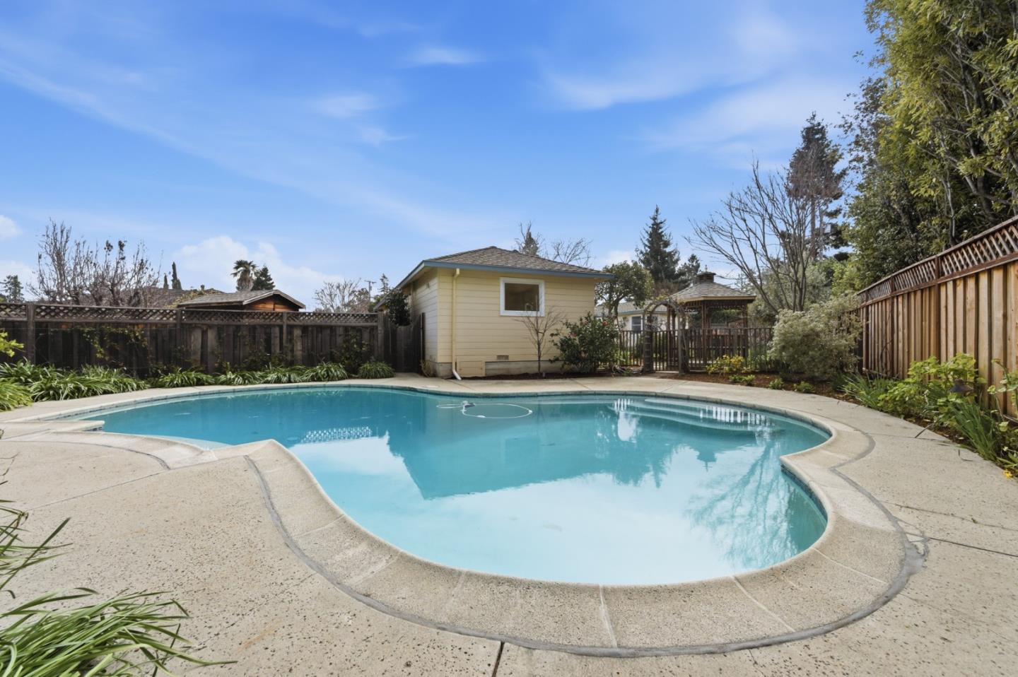 Detail Gallery Image 35 of 47 For 8 Patricia Pl, Menlo Park,  CA 94025 - 4 Beds | 2/1 Baths