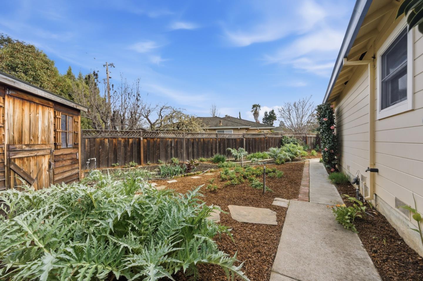 Detail Gallery Image 36 of 47 For 8 Patricia Pl, Menlo Park,  CA 94025 - 4 Beds | 2/1 Baths