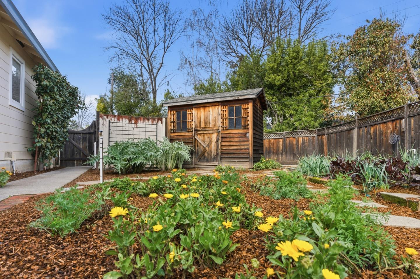 Detail Gallery Image 37 of 47 For 8 Patricia Pl, Menlo Park,  CA 94025 - 4 Beds | 2/1 Baths