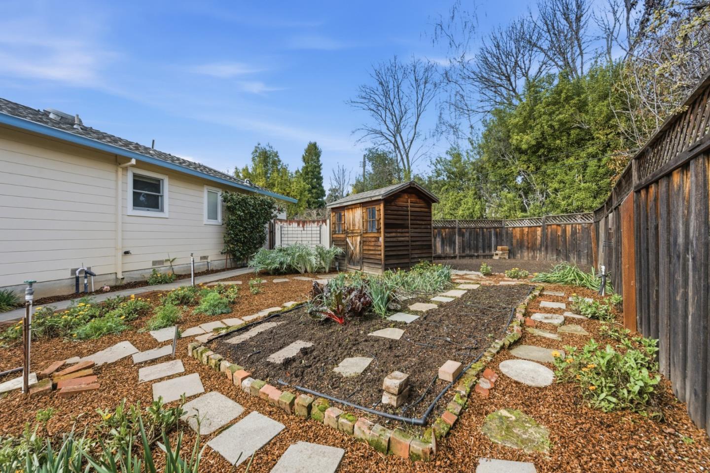 Detail Gallery Image 38 of 47 For 8 Patricia Pl, Menlo Park,  CA 94025 - 4 Beds | 2/1 Baths