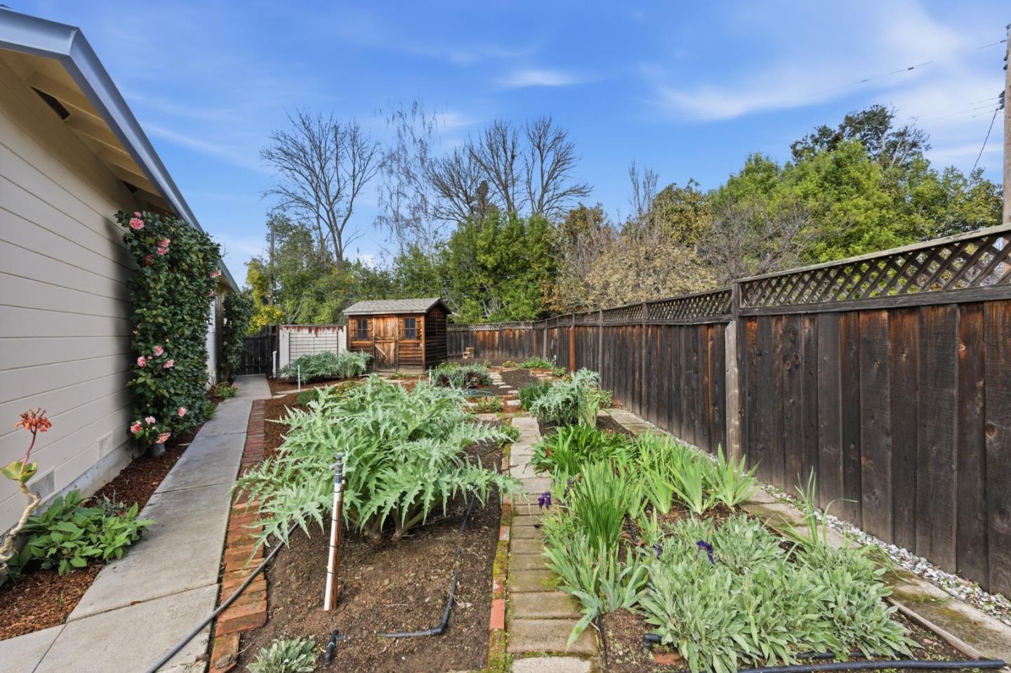 Detail Gallery Image 39 of 47 For 8 Patricia Pl, Menlo Park,  CA 94025 - 4 Beds | 2/1 Baths