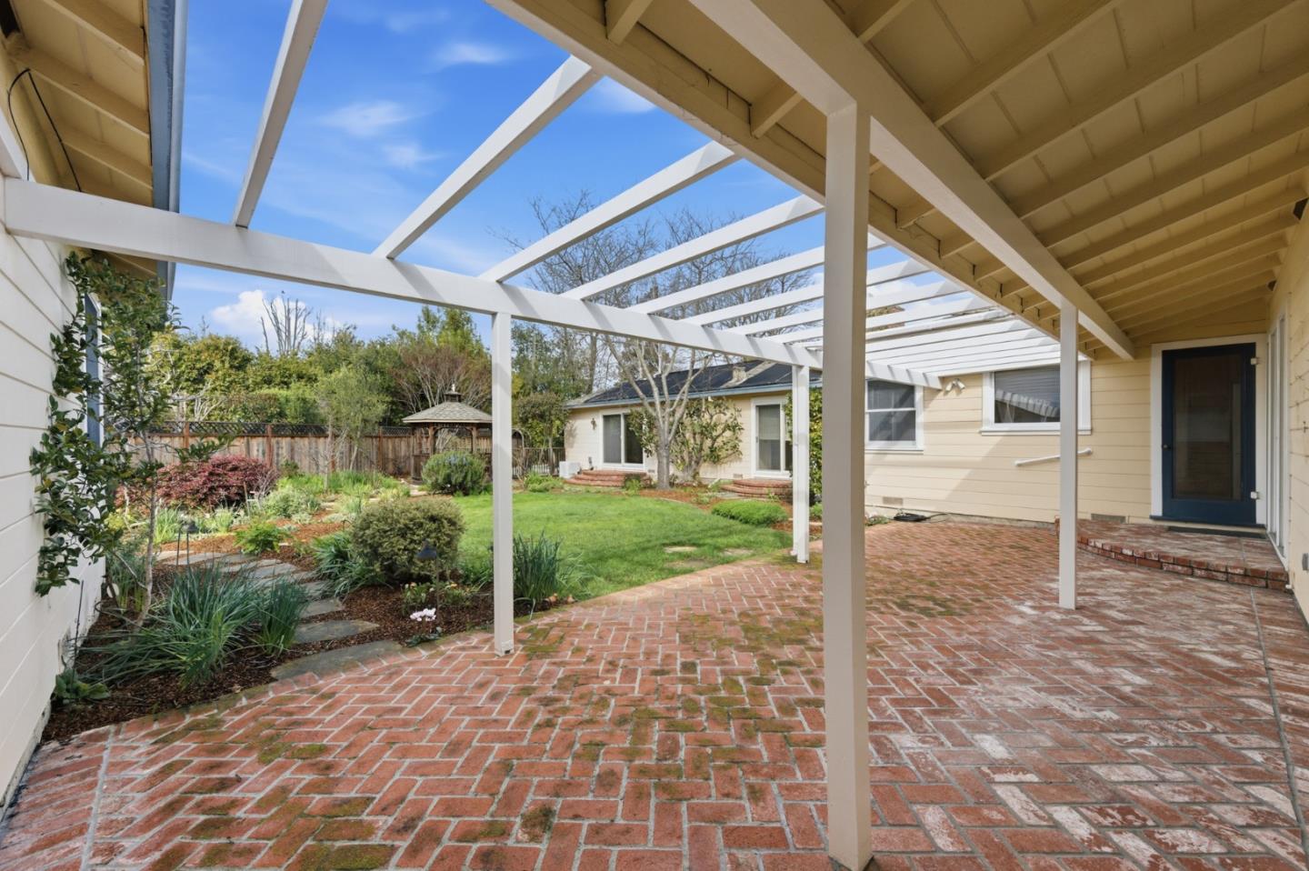 Detail Gallery Image 6 of 47 For 8 Patricia Pl, Menlo Park,  CA 94025 - 4 Beds | 2/1 Baths