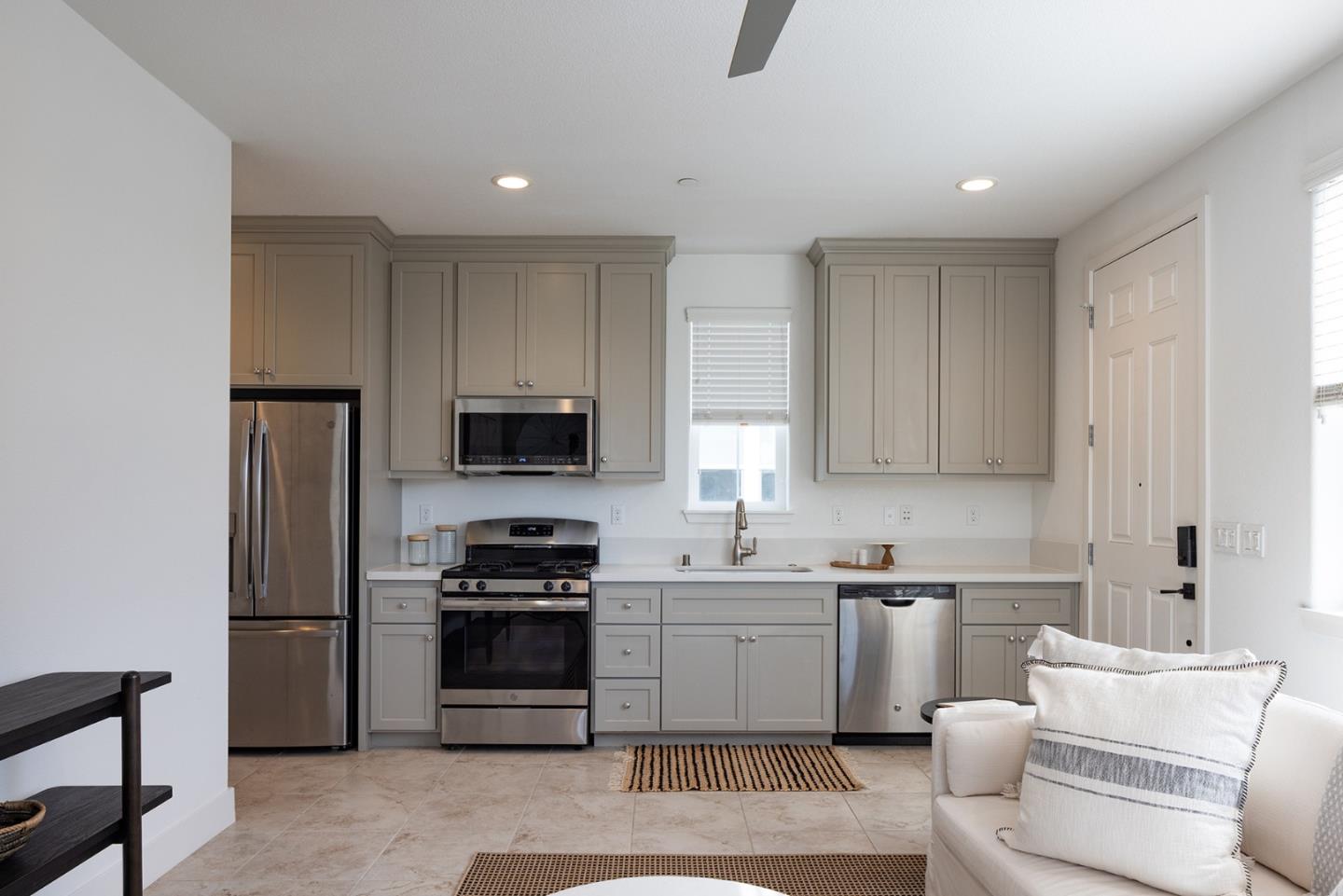 Detail Gallery Image 27 of 31 For 3004 Lighthouse Ln, Marina,  CA 93933 - 5 Beds | 4/1 Baths