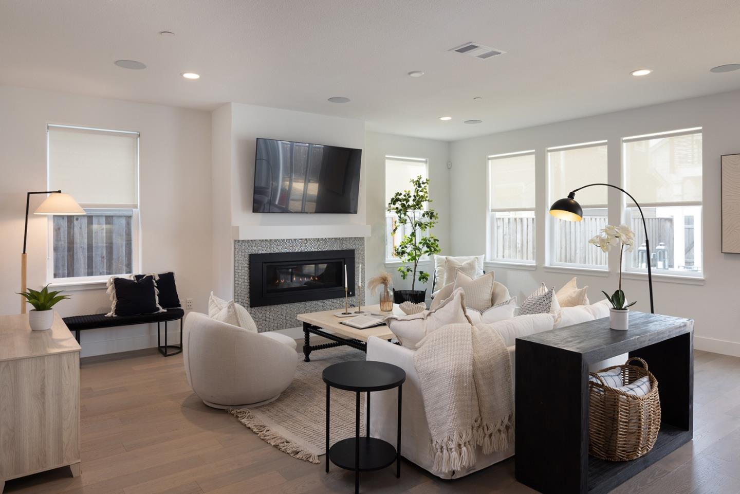 Detail Gallery Image 3 of 31 For 3004 Lighthouse Ln, Marina,  CA 93933 - 5 Beds | 4/1 Baths