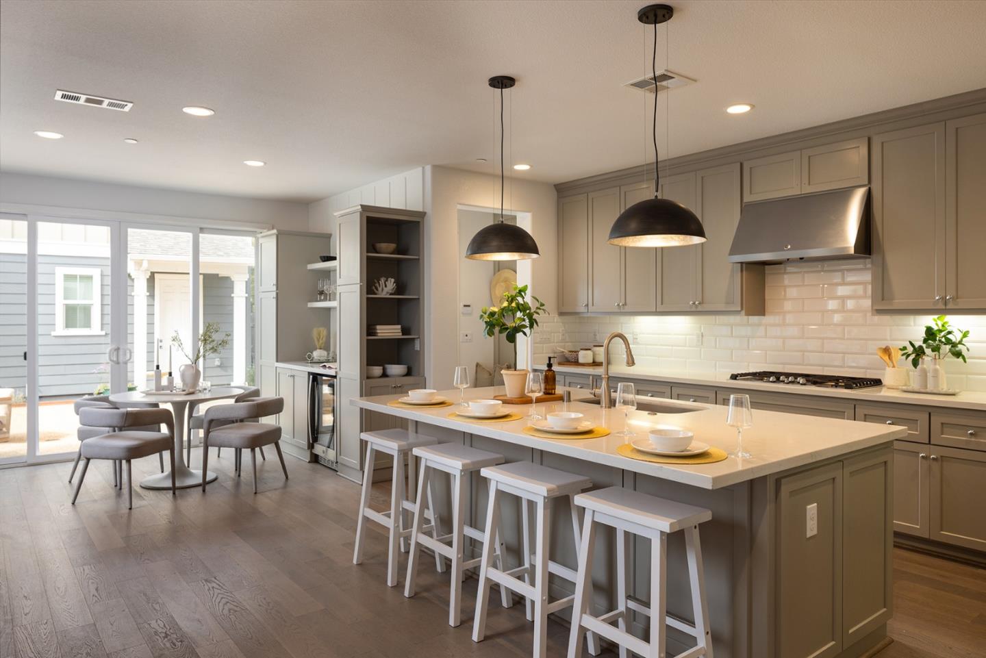 Detail Gallery Image 7 of 31 For 3004 Lighthouse Ln, Marina,  CA 93933 - 5 Beds | 4/1 Baths