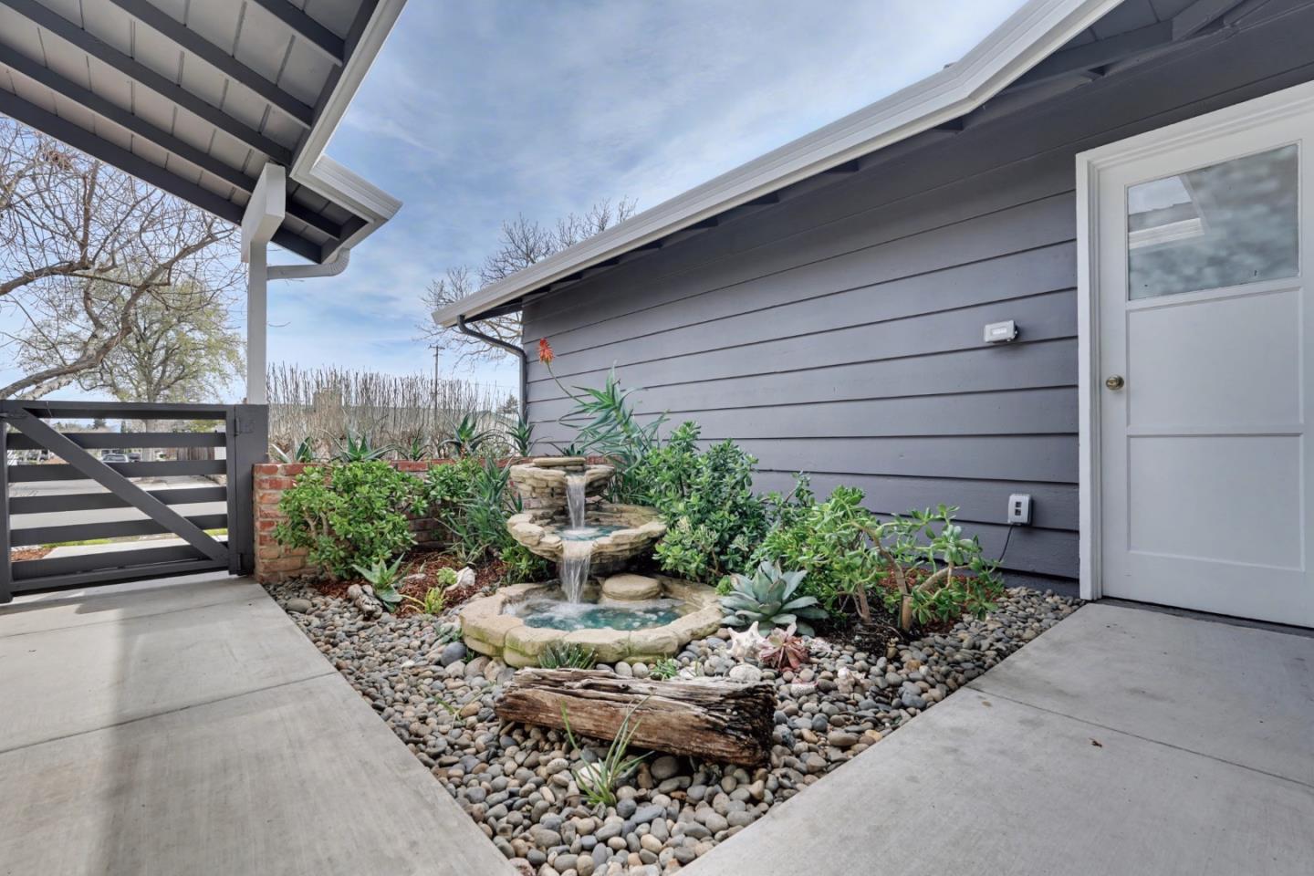 Detail Gallery Image 10 of 55 For 851 Mangrove Ave, Sunnyvale,  CA 94086 - 3 Beds | 2 Baths