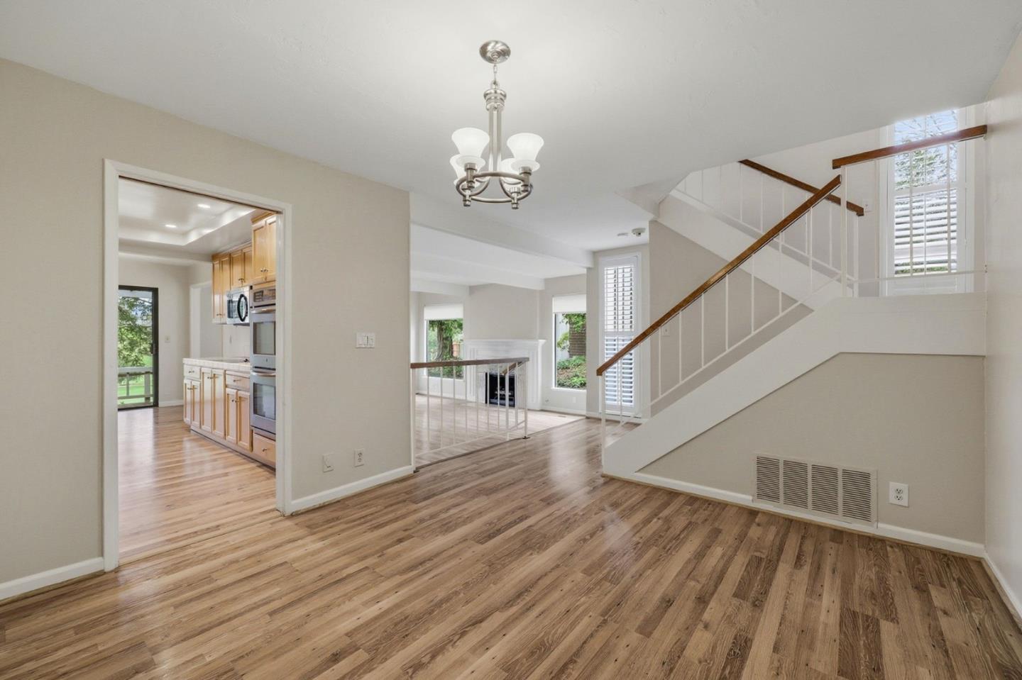 Detail Gallery Image 12 of 32 For 470 Sand Hill Cir, Menlo Park,  CA 94025 - 3 Beds | 2/1 Baths