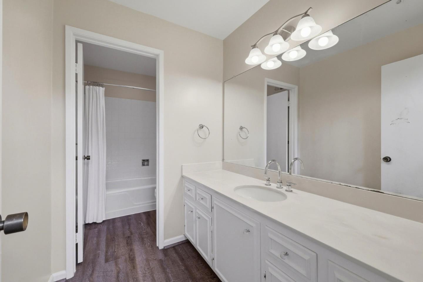 Detail Gallery Image 23 of 32 For 470 Sand Hill Cir, Menlo Park,  CA 94025 - 3 Beds | 2/1 Baths