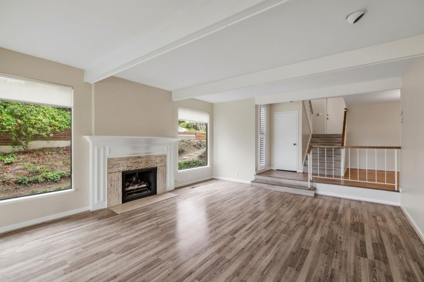 Detail Gallery Image 5 of 32 For 470 Sand Hill Cir, Menlo Park,  CA 94025 - 3 Beds | 2/1 Baths