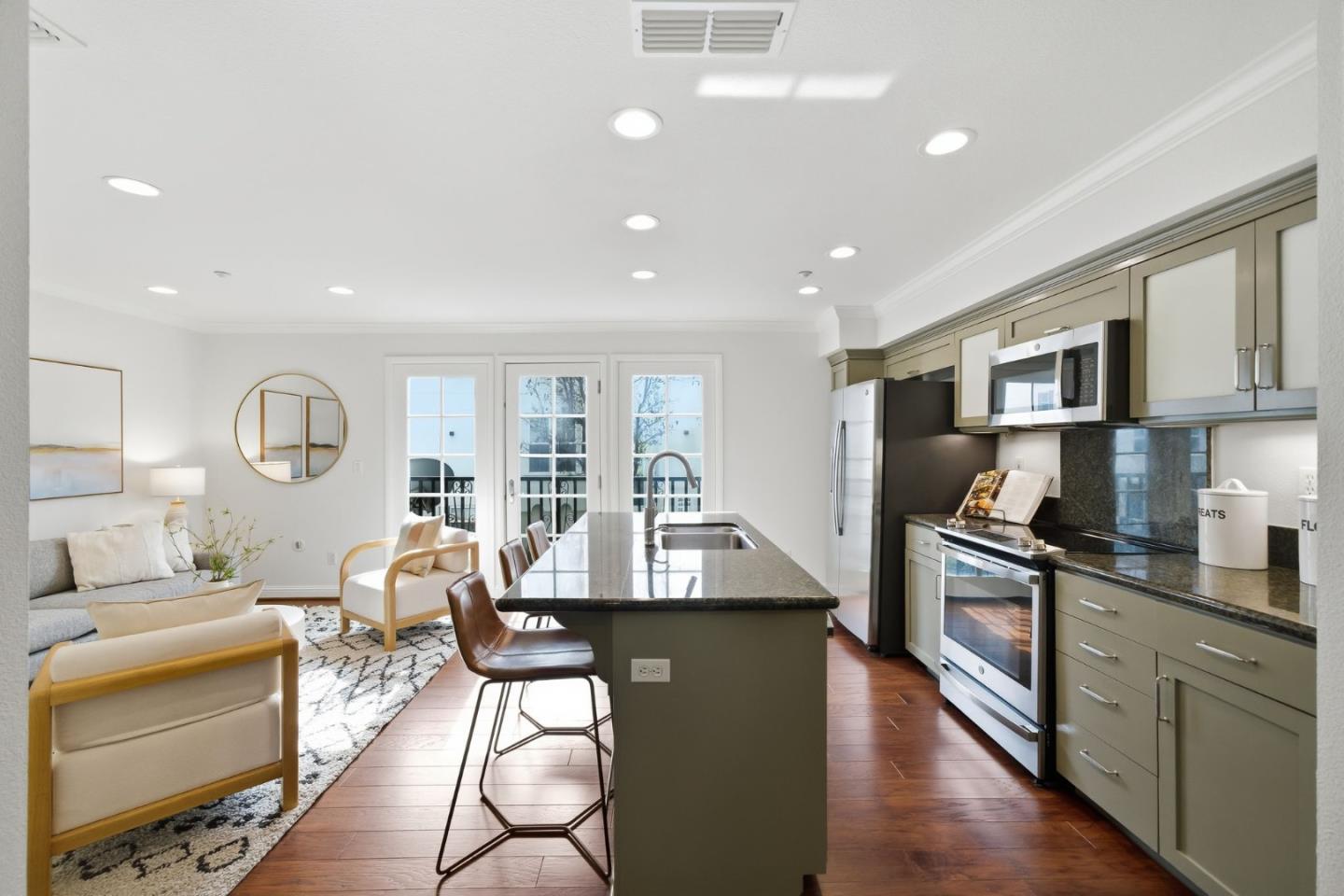 Detail Gallery Image 8 of 23 For 44 Ryland Park Dr, San Jose,  CA 95110 - 3 Beds | 2/1 Baths