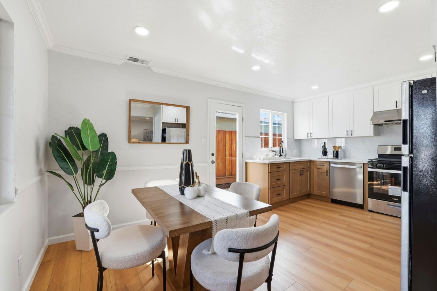 Detail Gallery Image 14 of 35 For 3083 Irlanda Way, San Jose,  CA 95124 - 4 Beds | 2 Baths