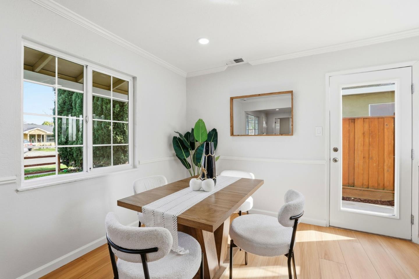 Detail Gallery Image 15 of 35 For 3083 Irlanda Way, San Jose,  CA 95124 - 4 Beds | 2 Baths